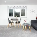 Horizon House, Modern Studio Flat, Parking Space, Oxford